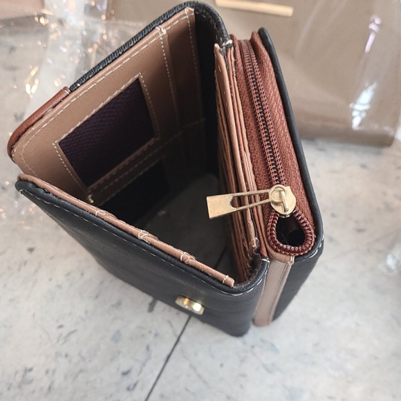 Wallet - Picture 2 of 3